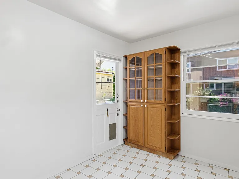 12334 Moorpark Street — Photo 12
