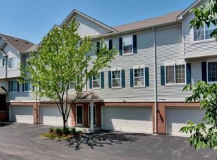 265 Evergreen Cir, Gilberts, IL 60136