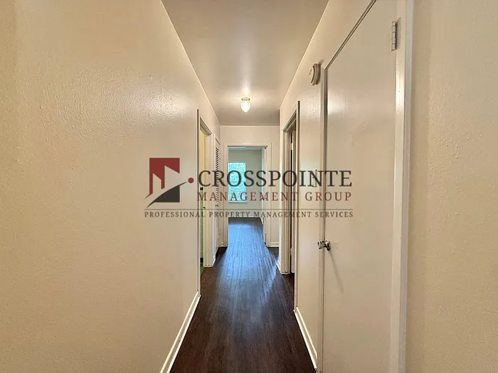 430 E Hudson St — Photo 8