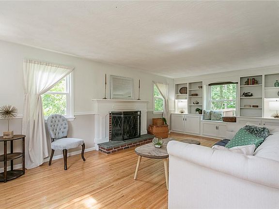 3rd image of 442 Brookwood Dr