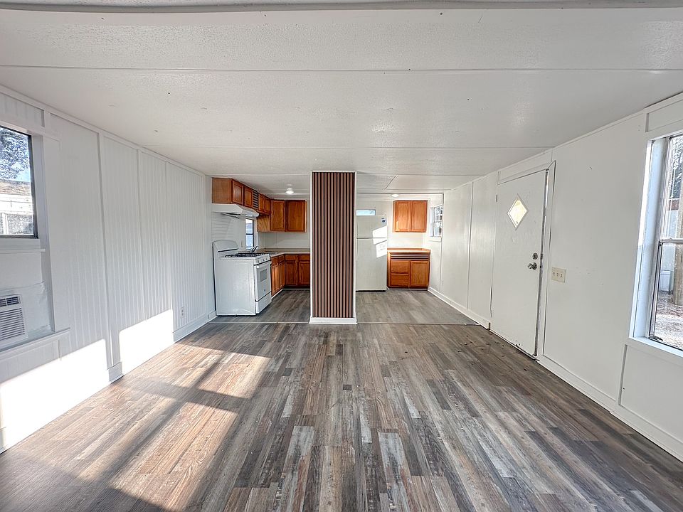 1st image of 117 Beach Dr #10