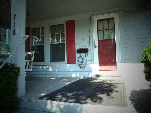 3rd image of 718 N Main St