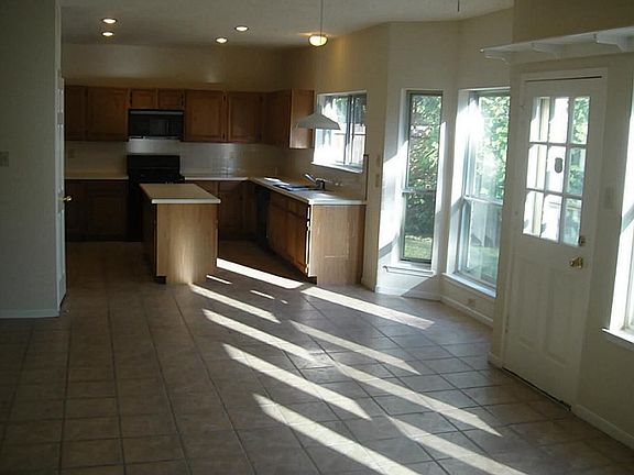 4th image of 1021 Glenview Dr