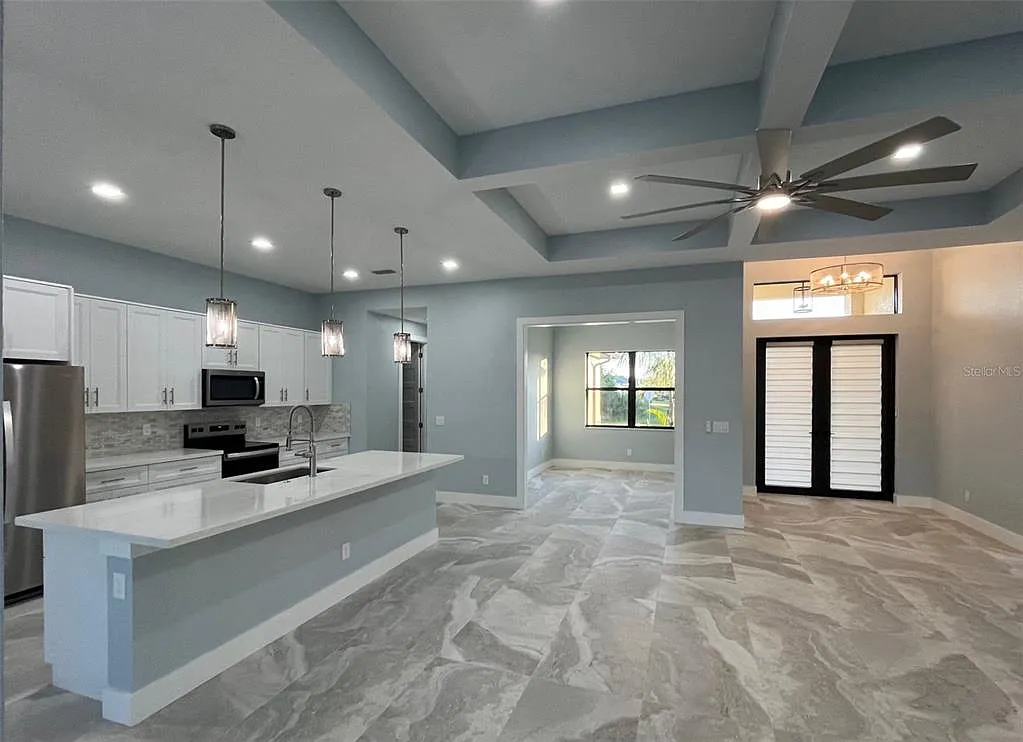 3 bed, 2.0 bath, 2090 sqft, $2,900 — Photo 3