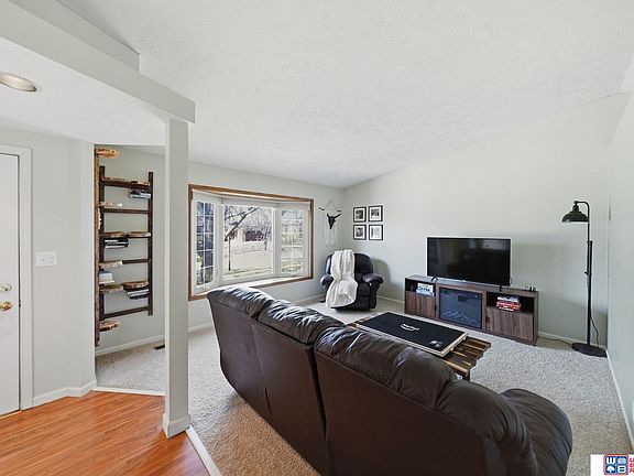 4th image of 4940 S 73rd St