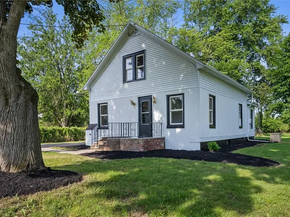438 Van Buren St, Newark, NY 14513