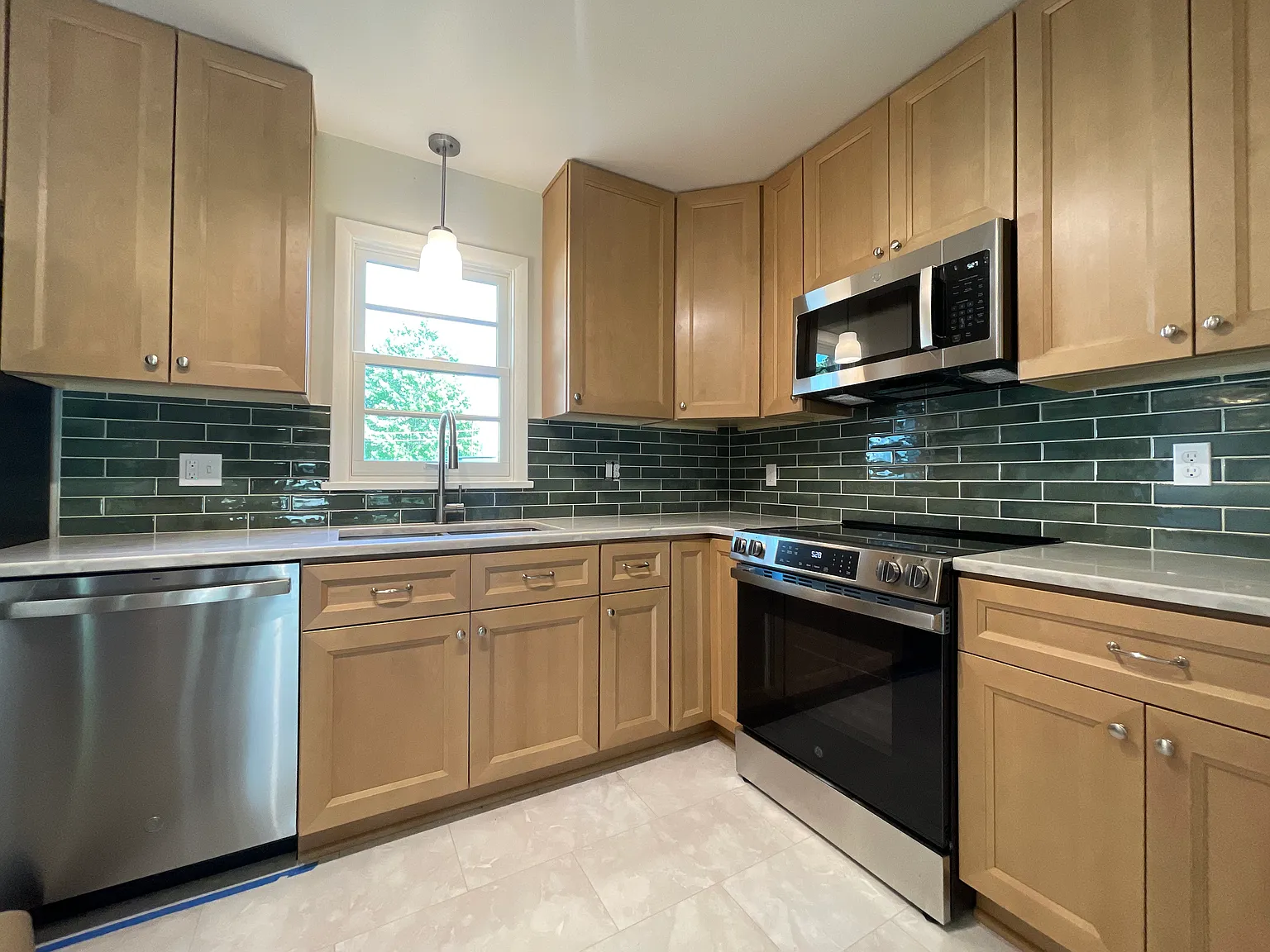 4 bed, 1200 sqft, $2,495 — Photo 2