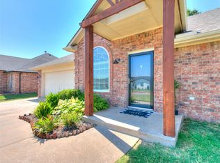 121 Meadows Ln, Shawnee, OK 74804