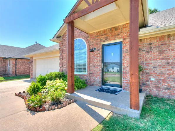 121 Meadows Ln, Shawnee, OK 74804