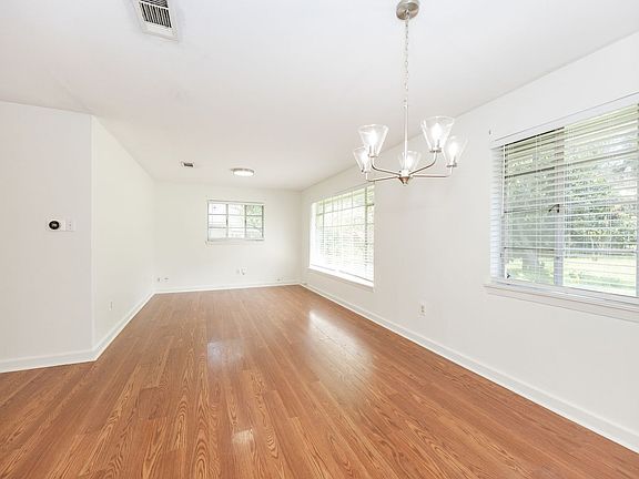 3rd image of 320 Kimbro Dr