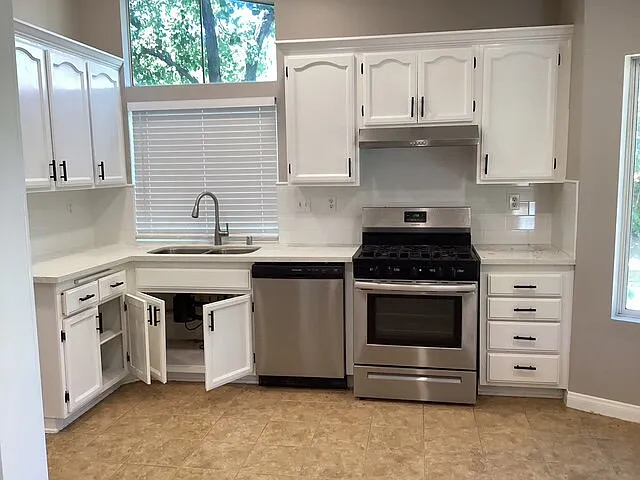 3 bed, 2.0 bath, 1726 sqft, $3,495 — Photo 4