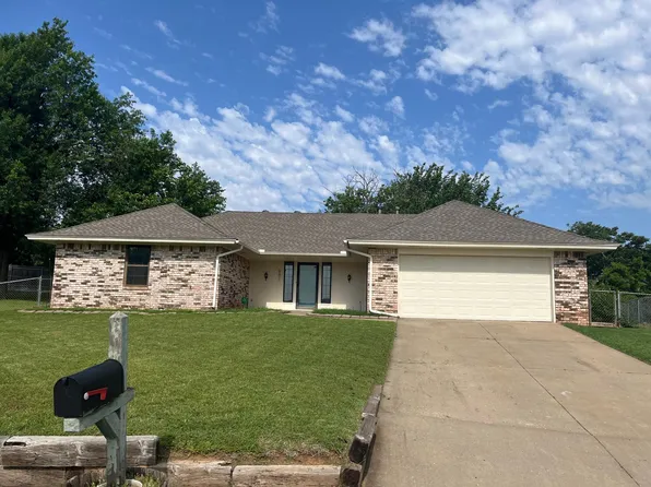 801 Wendy Ln, Edmond, OK 73013