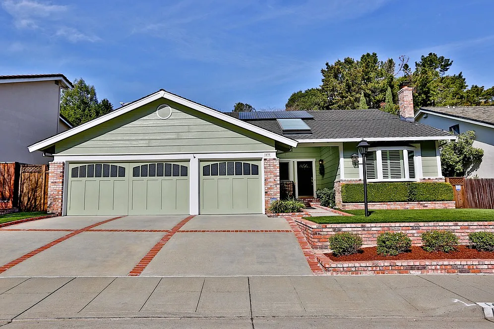 1490 Cherrywood Dr photo 1