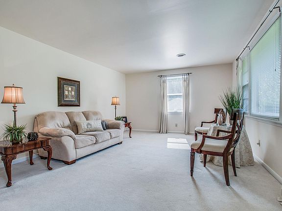 3rd image of 2312 Donna Hill Ct