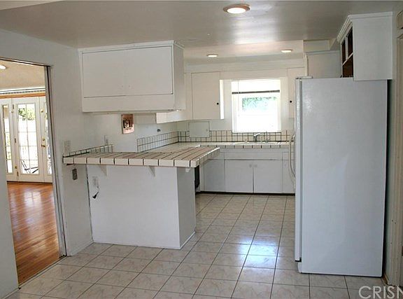 4th image of 7868 De Soto Ave