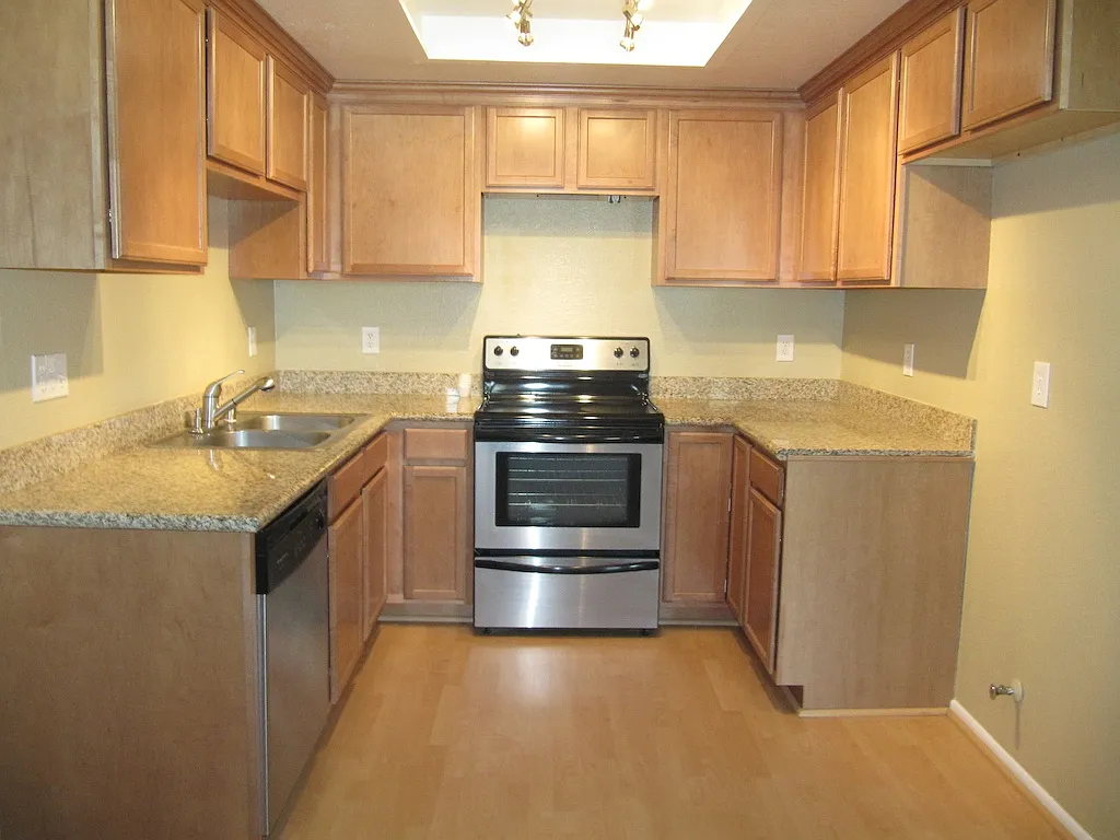 2 bed, 936 sqft, $1,900 — Photo 4