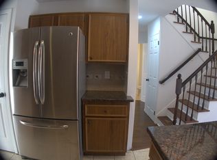 8 Rusten Ln, Nanuet, NY 10954