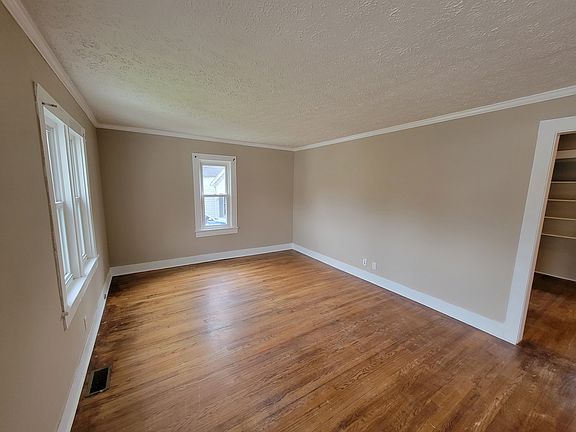 2nd image of 110 Warren St
