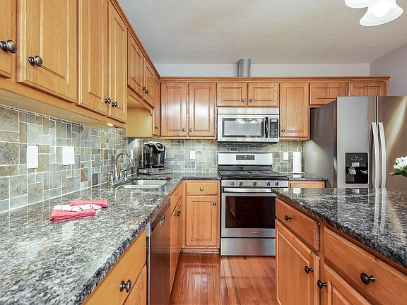 3rd image of 1556 Overlook Ct