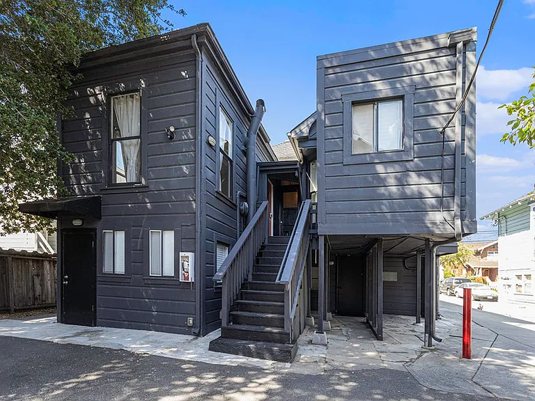 2108 San Antonio Ave #6 - Studio | 1 Bath | Upper Unit | In Home Washer And Dryer — Photo 9