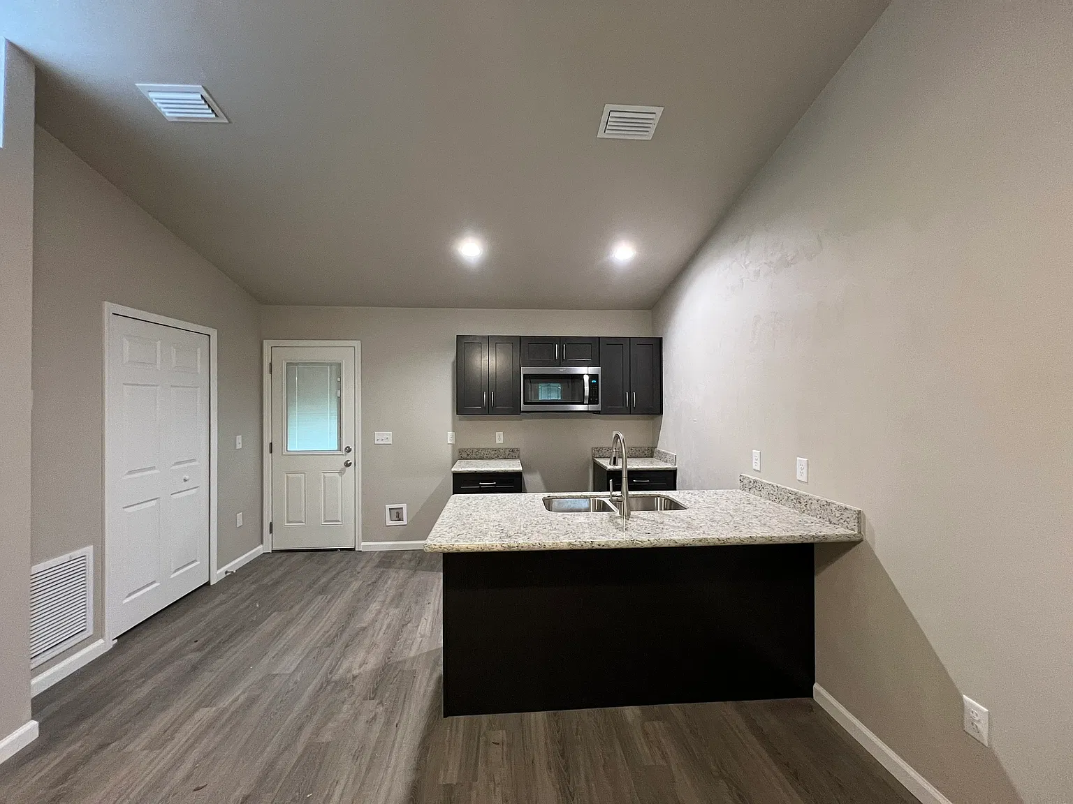 1 bed, 500 sqft, $1,200 — Photo 4