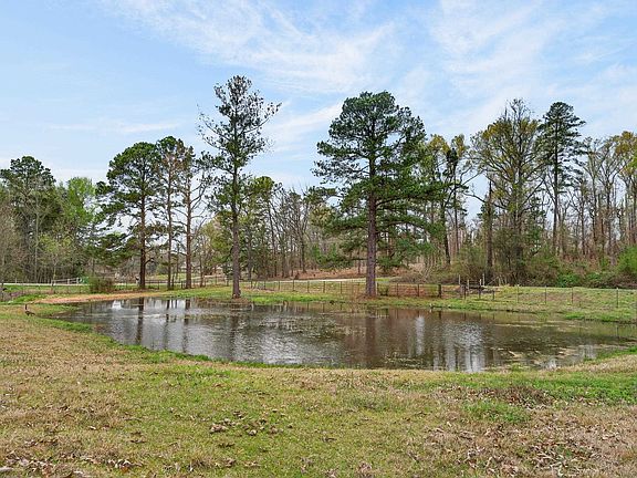 3rd image of 433 English Ln