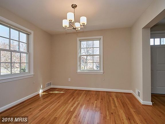 5th image of 1806 Patrick Henry Dr