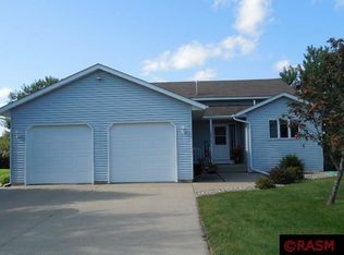 305 Pilgrim St, Saint Clair, MN 56080
