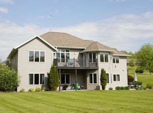 8361 Heather Ln, Fredonia, WI 53021