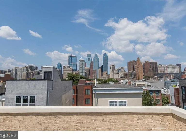 742 S Chadwick St — Photo 1