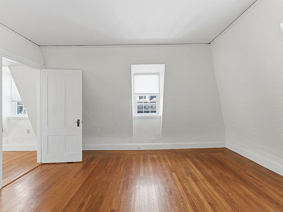 4th image of 186 Waterman St APT 19