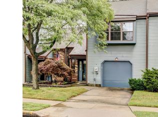 4 Charlene Ct, Robbinsville, NJ 08691