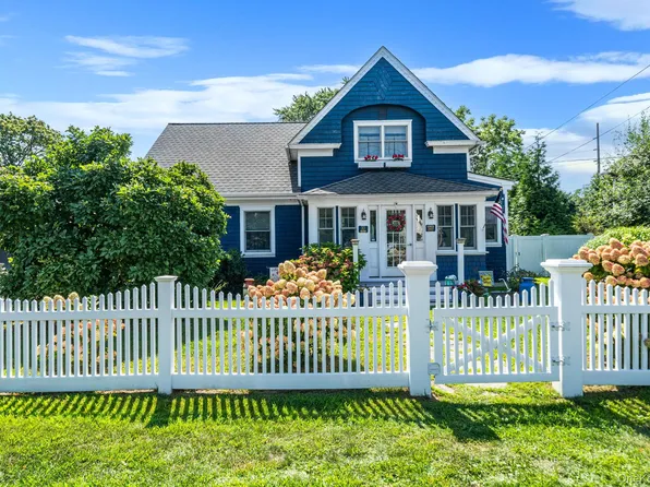 10 Park Street, Blue Point, NY 11715