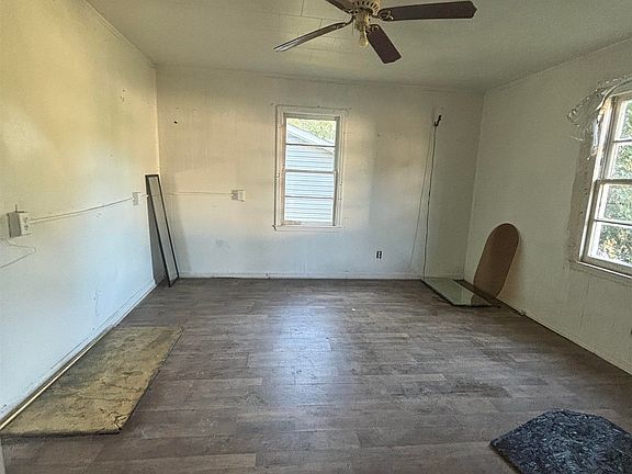 2nd image of 611 Marion Ave