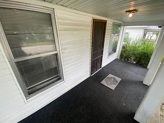 2nd image of 2419 S Niagara St