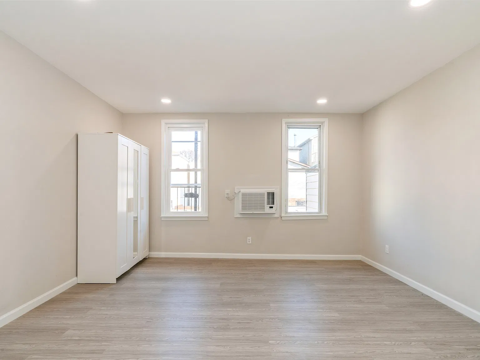Studio, 1.0 bath, 400 sqft, $1,800 — Photo 1