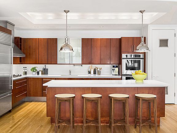 5th image of 124 Hudson St APT 4B