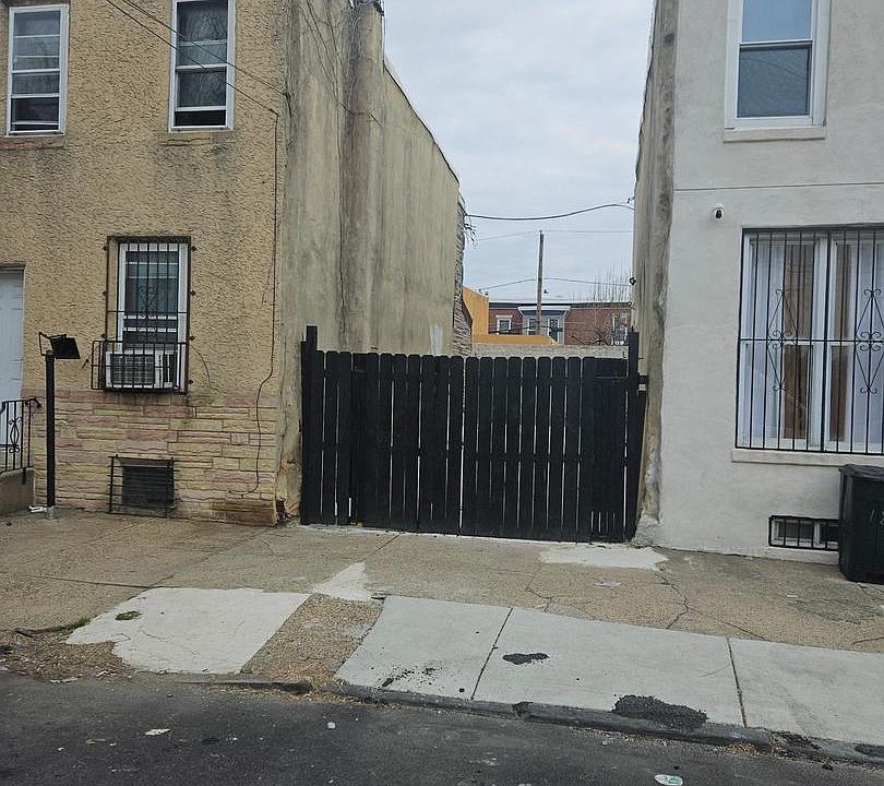 2nd image of 1845 E Albert St