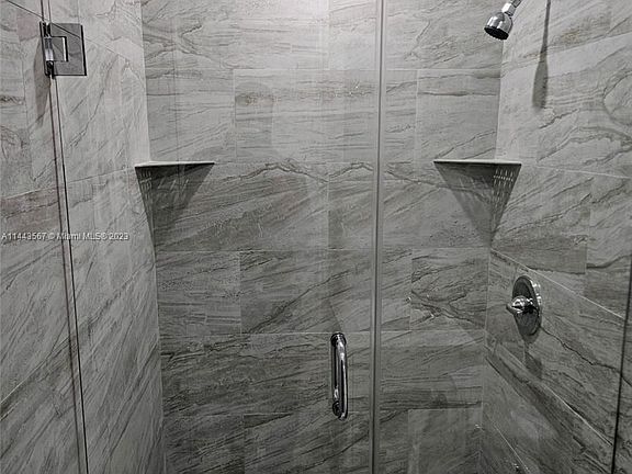 5th image of 813 NE 11th Ave #2