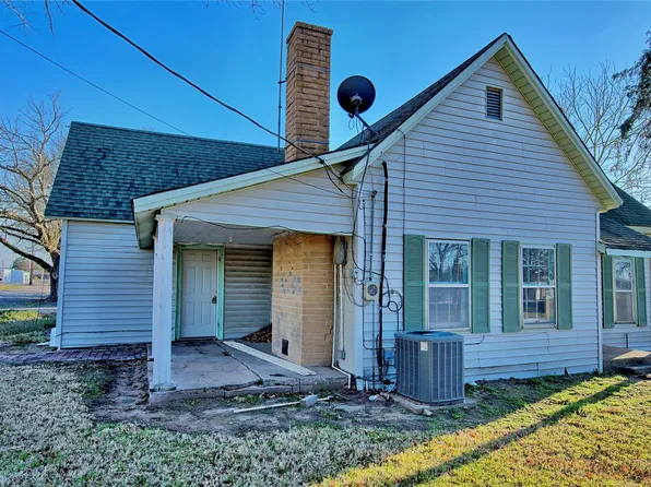 404 S Hall St, Montague, TX 76251