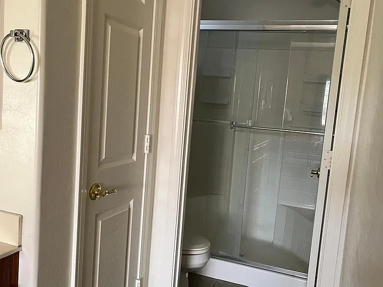 Bathroom - en-suite to Master bedroom