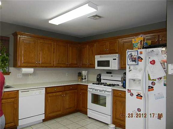 5th image of 3812 NE 141st Cir