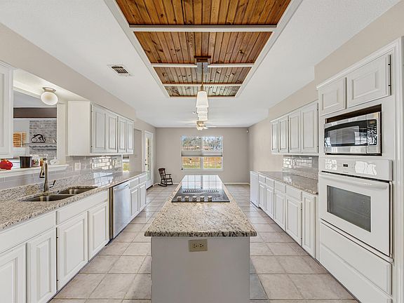 5th image of 130 Cora St