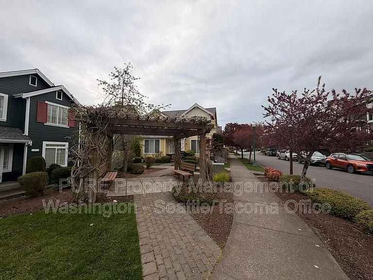 1510 Cottonwood Ave — Photo 2