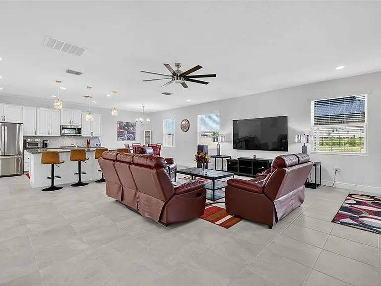 6070 Sierra Crown St — Photo 11