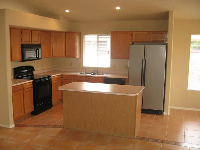 741 W Hackamore St — Photo 8