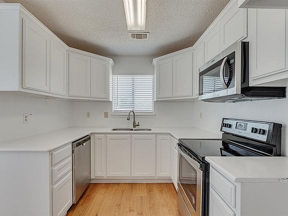 5th image of 1411 Woodfern Dr