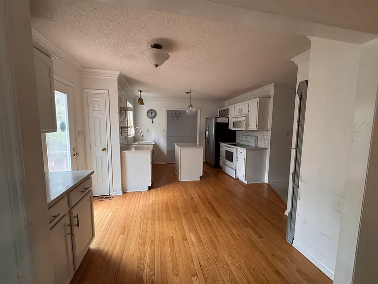 3420 Tunas St — Photo 2