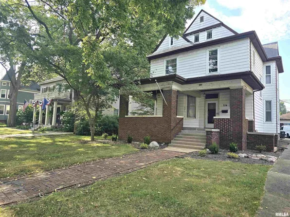 704 Washington St, Pekin, IL 61554