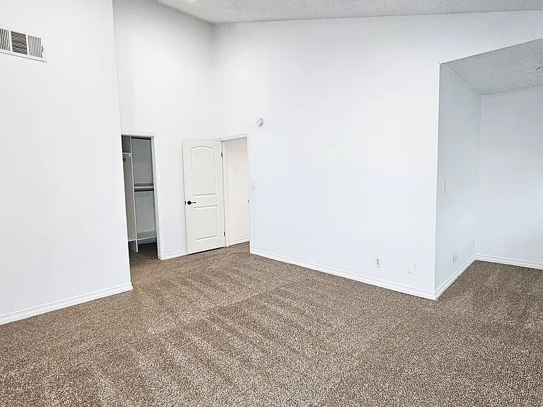 1139 W Badillo St #B — Photo 15